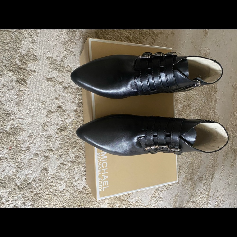NWT Michael Kors booties size 8 1/2